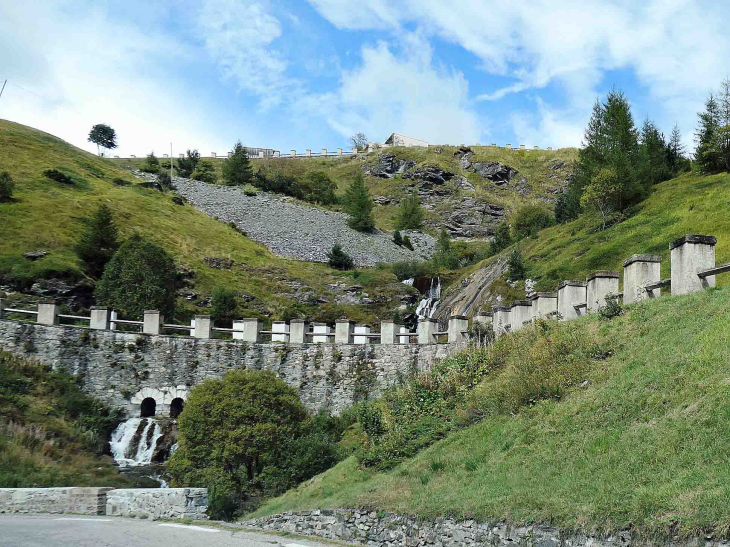 Descente du col du Mont Cenis vers la frontière italienne - Lanslebourg-Mont-Cenis