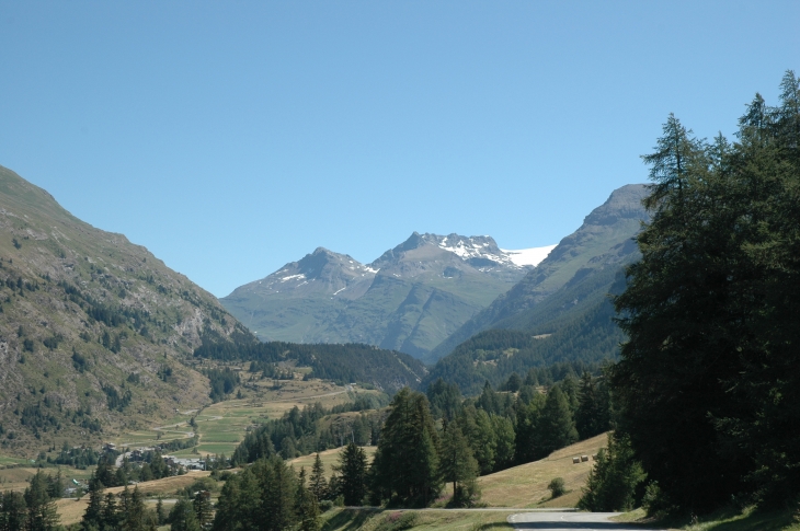  - Lanslevillard