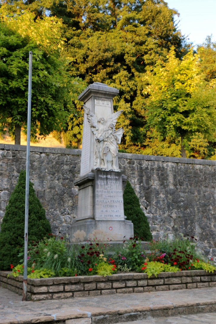 Le Monument aux Morts - Le Pont-de-Beauvoisin