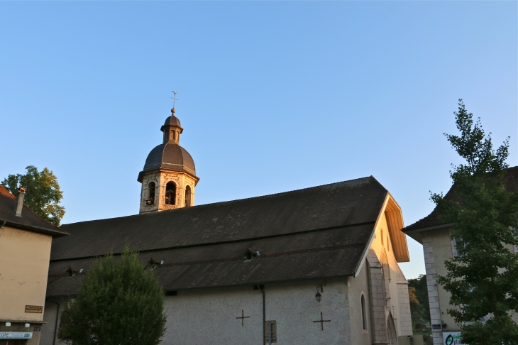 L'église des Carmes. - Le Pont-de-Beauvoisin