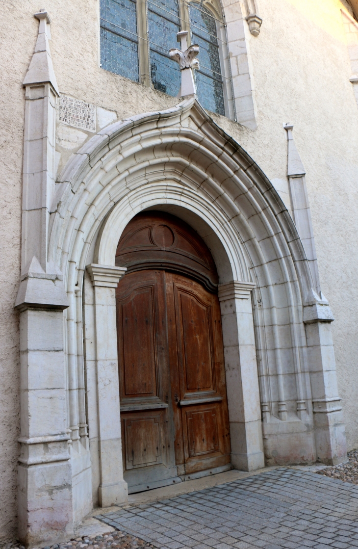 Portail de l'église des Carmes. - Le Pont-de-Beauvoisin