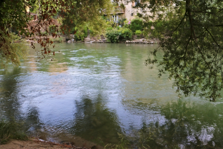 Depuis le passage des Carmes, le Guiers. - Le Pont-de-Beauvoisin