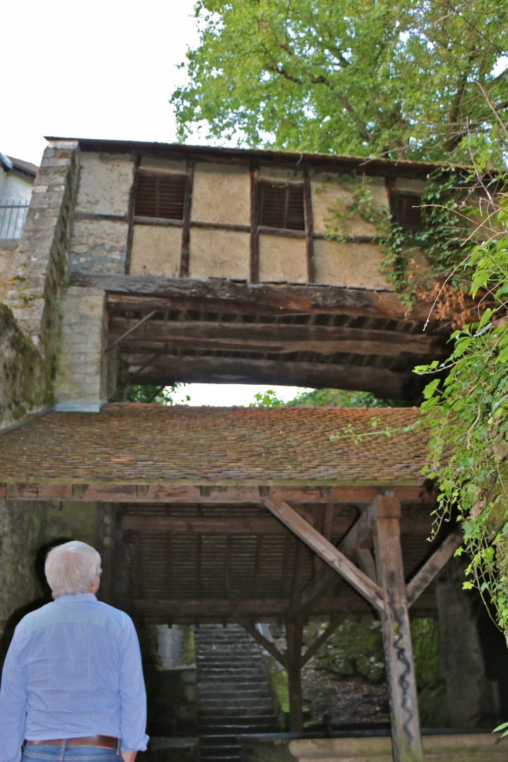 Le passage des Carmes. - Le Pont-de-Beauvoisin