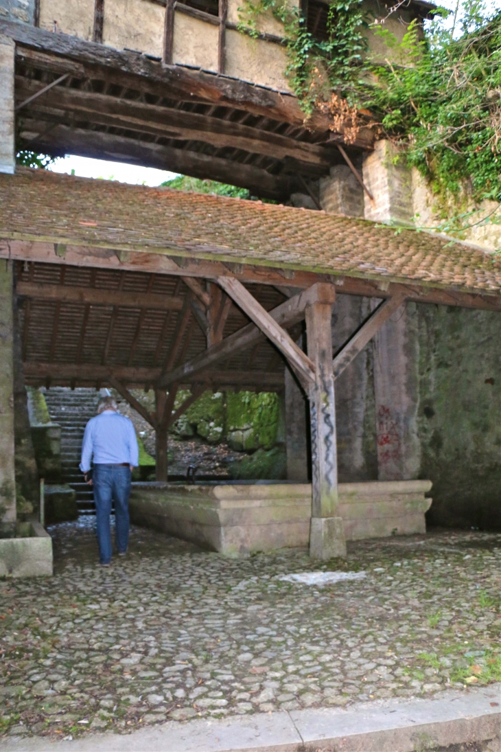 Le passage des Carmes. - Le Pont-de-Beauvoisin