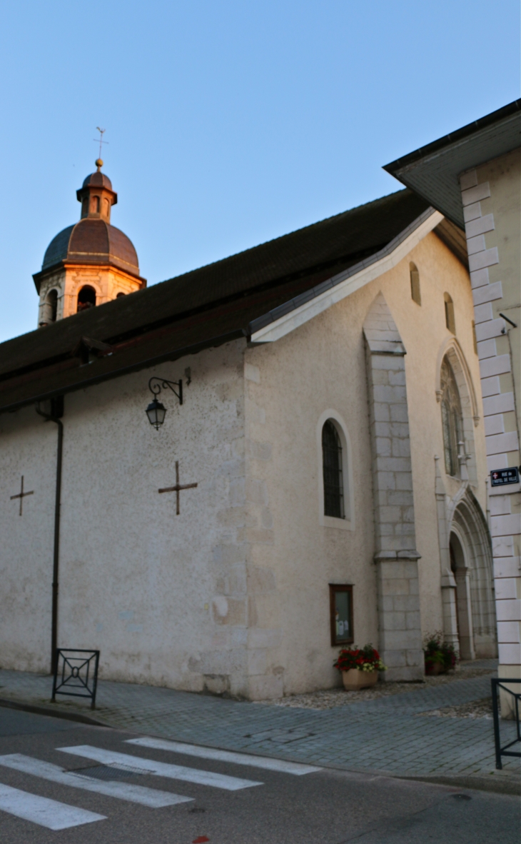 Façade occidentale de l'église des Carmes. (XVe siècle) - Le Pont-de-Beauvoisin