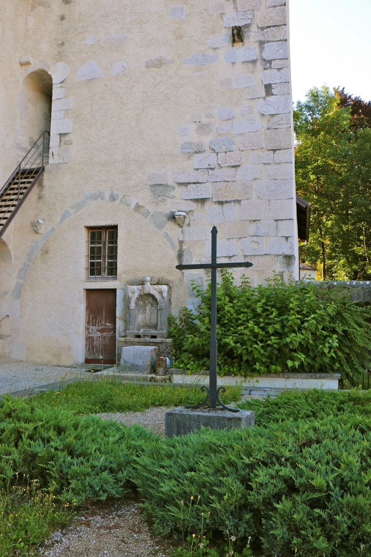 Dans le jardin au pied de l'église des Carmes. - Le Pont-de-Beauvoisin