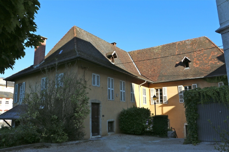 L'ancien couvent des Carmes. - Le Pont-de-Beauvoisin