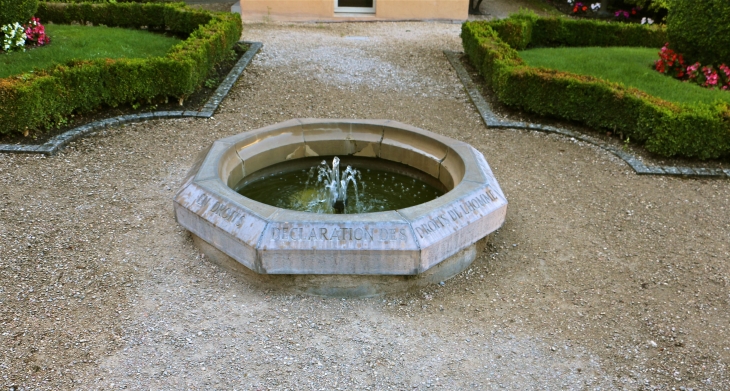 Jardin de la salle Capitulaire. - Le Pont-de-Beauvoisin