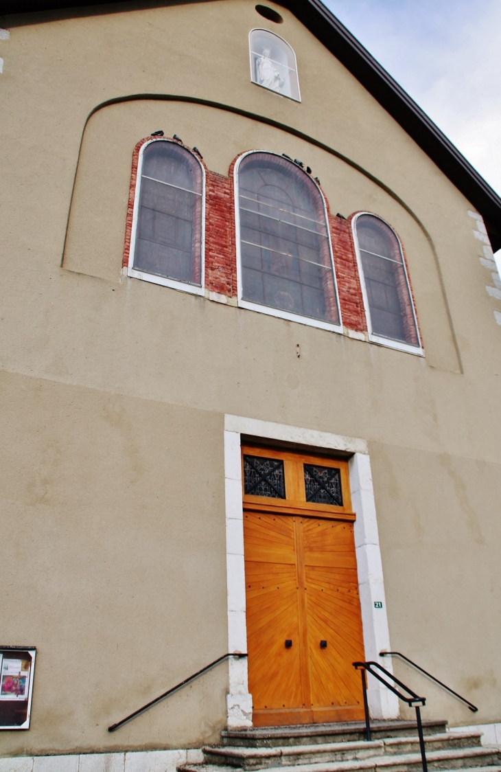 L'église - Les Marches