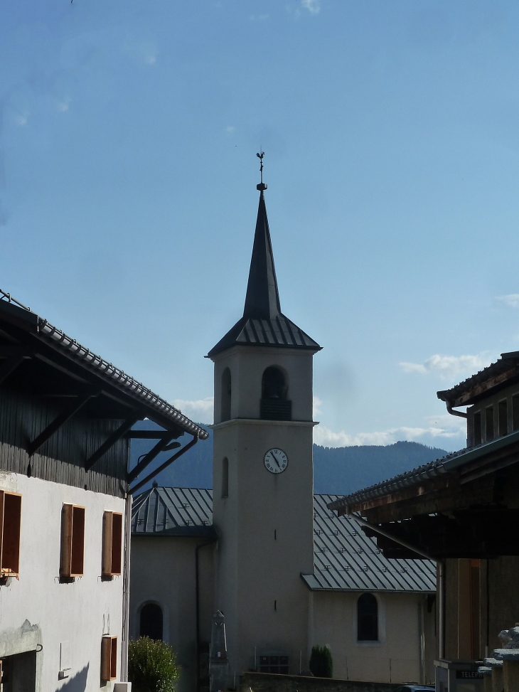 Dans le village. Le 1er Janvier 2016, les communes 	Aime, Granier et Montgirod  ont fusionné pour former la nouvelle commune Aime-la-Plagne