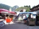 le marché, sur la place de la mairie