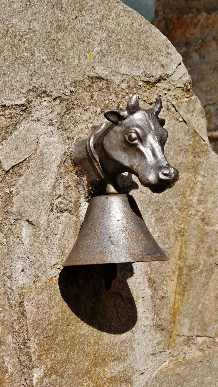 Fontaine ( Détail ) - Puygros