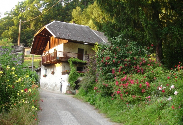 Maison fleurie au Bouchet - Randens