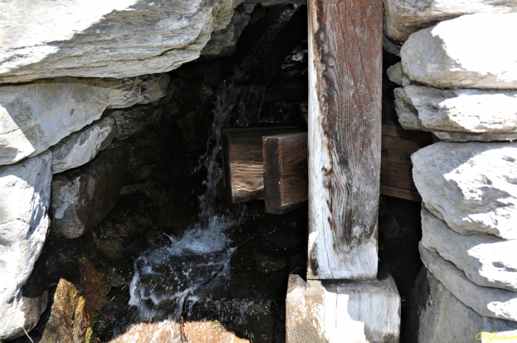 Moulin à roue horizontale - Hameau du Villaret - Saint-André