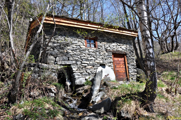 Moulin à roue horizontale - Hameau du Villaret - Saint-André