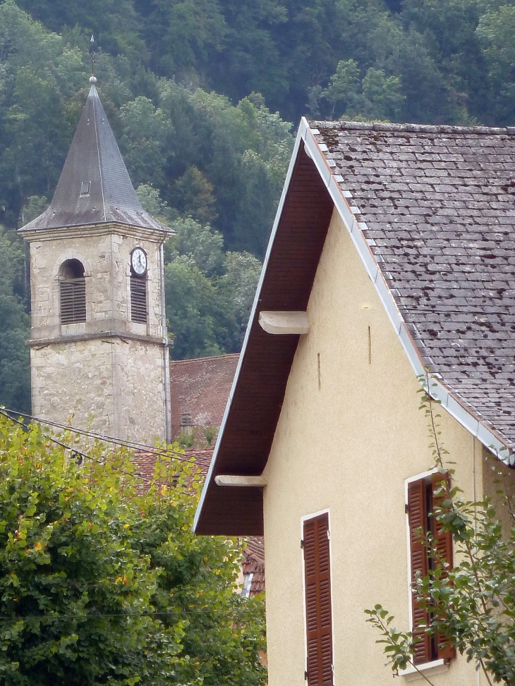 Vue sur le clocher - Saint-Béron