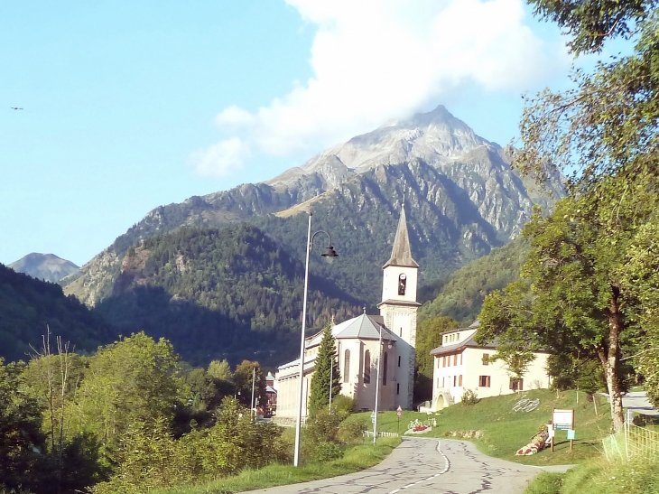 Arrivée dans le village - Saint-Colomban-des-Villards