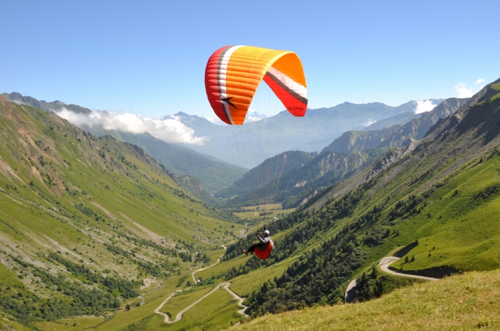 Parapentiste au col du Glandon - Saint-Colomban-des-Villards