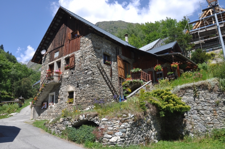 Les Roches - Saint-Colomban-des-Villards