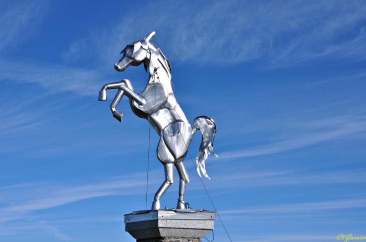 Cheval cabré - Sculpture au Cheval Noir - Saint-François-Longchamp