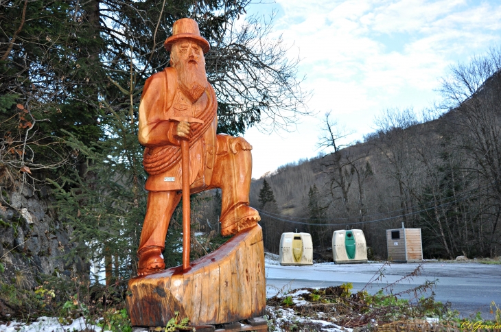 En hommage au premier guide à avoir gravi les Aiguilles d'Arves par le vallon de Valfroide - Entraigues - Sculpteur Sebastien Bizel-Bizellot - Saint-Jean-d'Arves