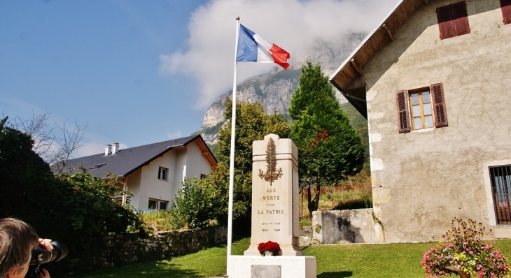 Monument aux Morts - Saint-Jean-d'Arvey