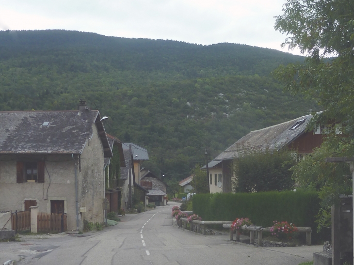 Dans le village - Saint-Jean-de-Couz