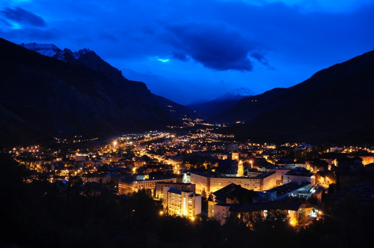 St Jean de Maurienne By night - Saint-Jean-de-Maurienne