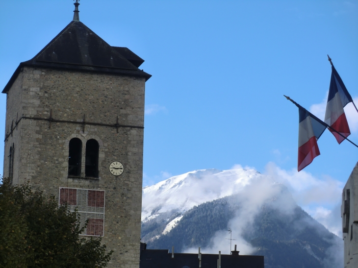 Le clocher et le Charvin enneigé - Saint-Jean-de-Maurienne