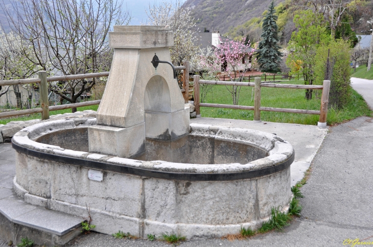 Fontaine - Hameau de la Raie - Saint-Julien-Mont-Denis