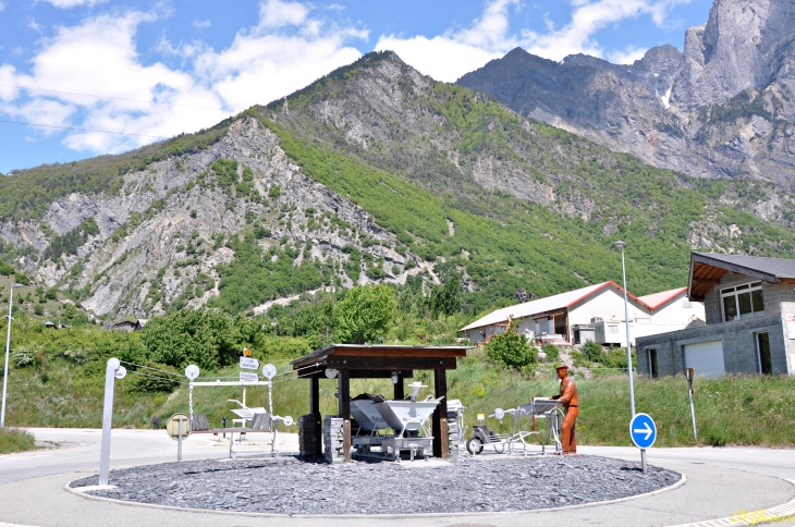 Rond-point des Ardoisières - Saint-Julien-Mont-Denis