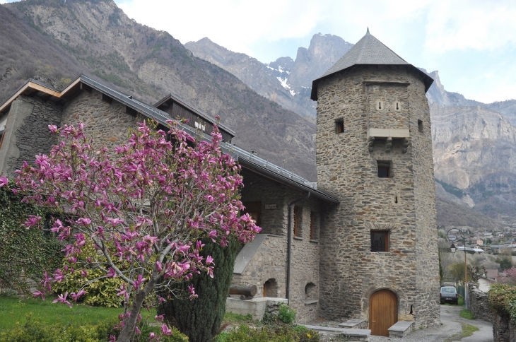 La tour - Saint-Julien-Mont-Denis