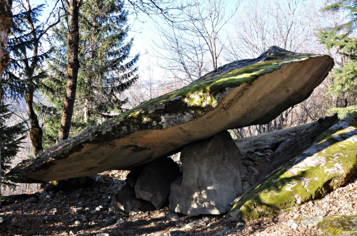 Dolmen - Le Thyl - Saint-Michel-de-Maurienne