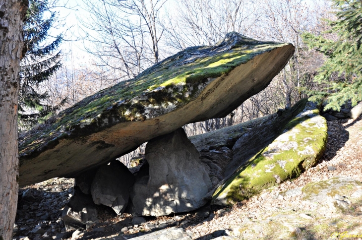 Dolmen - Le Thyl - Saint-Michel-de-Maurienne