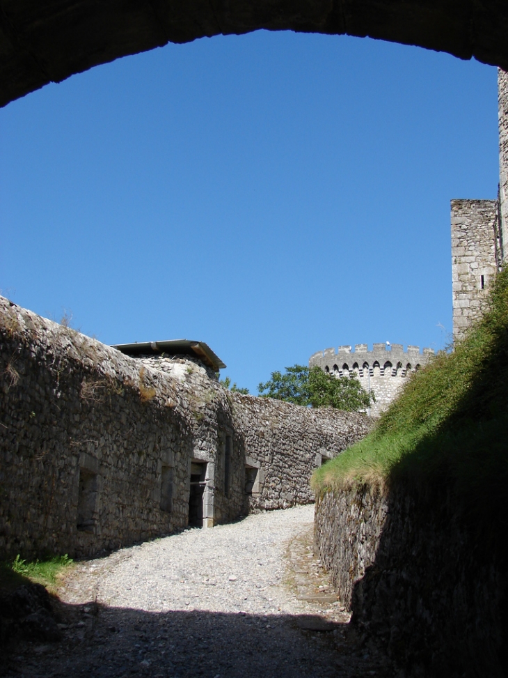 Le Château de Miolans - Saint-Pierre-d'Albigny