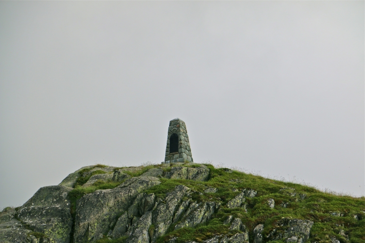 Le monument au col de la Croix de Fer. - Saint-Sorlin-d'Arves