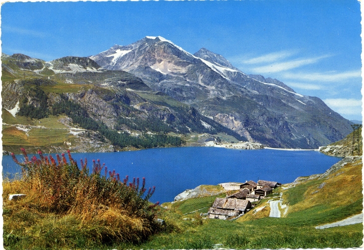 Sur la route du Col de L'Iseran - Barrage de Tignes Alt 1820m (carte postale de 1970)