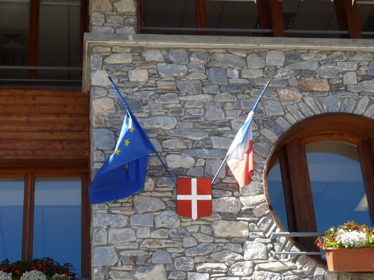 Sur la facade de la mairie - Valloire