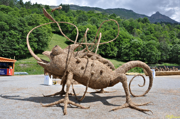 Sculptures sur paille et foin 2019 - Cameleon - Lituanie - Valloire