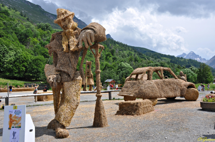 Sculptures sur paille et foin 2019 - Tanguero - France - Valloire