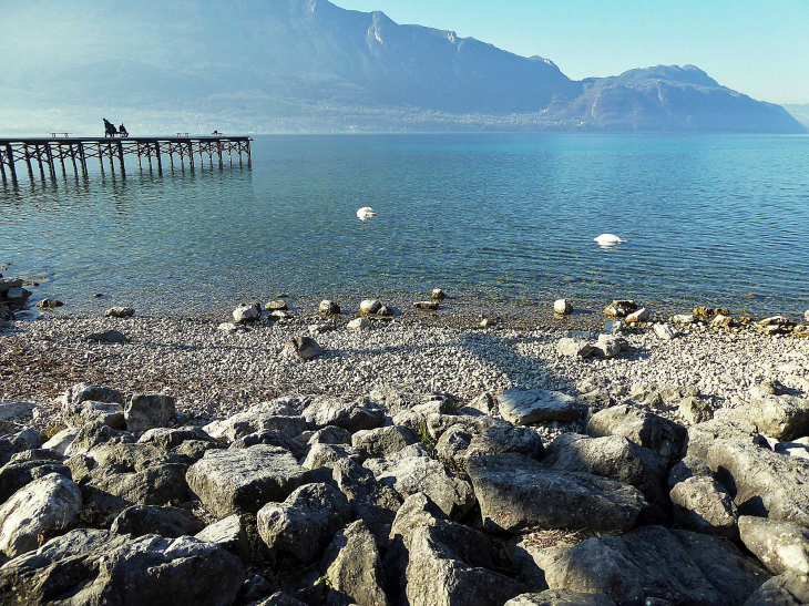 Vue sur le lac du Bourget et la dent du chat - Viviers-du-Lac