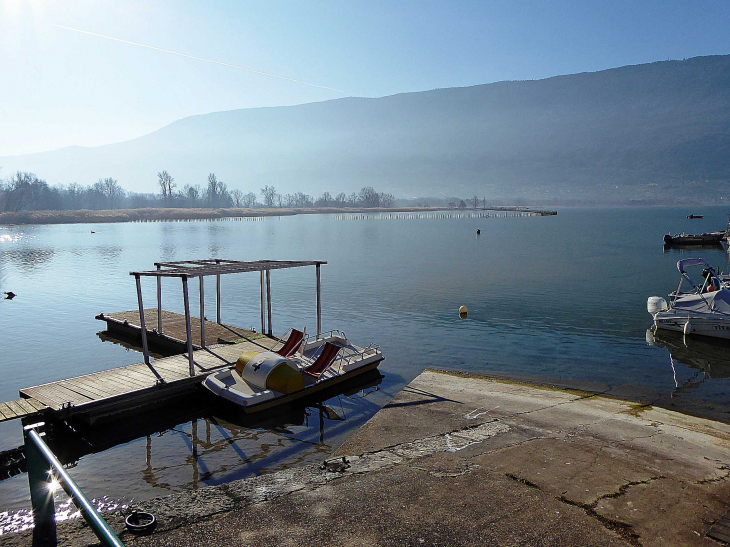 Embarcadère sur le lac du Bourget - Viviers-du-Lac